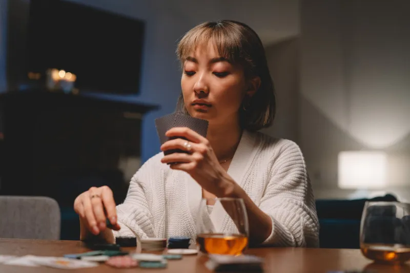 When Experience Becomes a Liability: How Pattern Recognition Quietly Sabotages Skilled Rummy Players